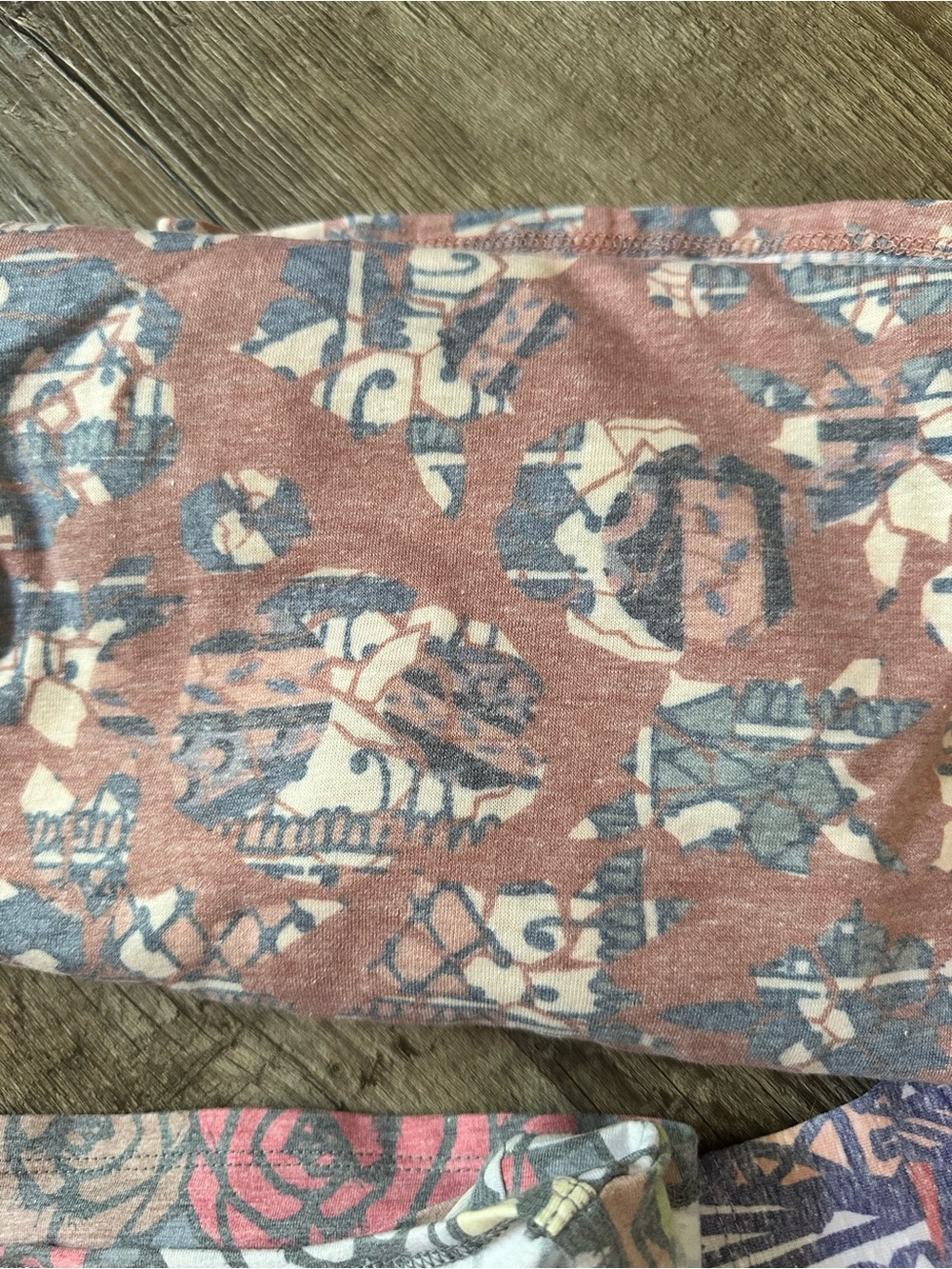 NWT LuLaRoe Classic T-Shirt Bundle - Lot of 10 Size Large Mixed Prints Fabrics - Picture 4 of 11